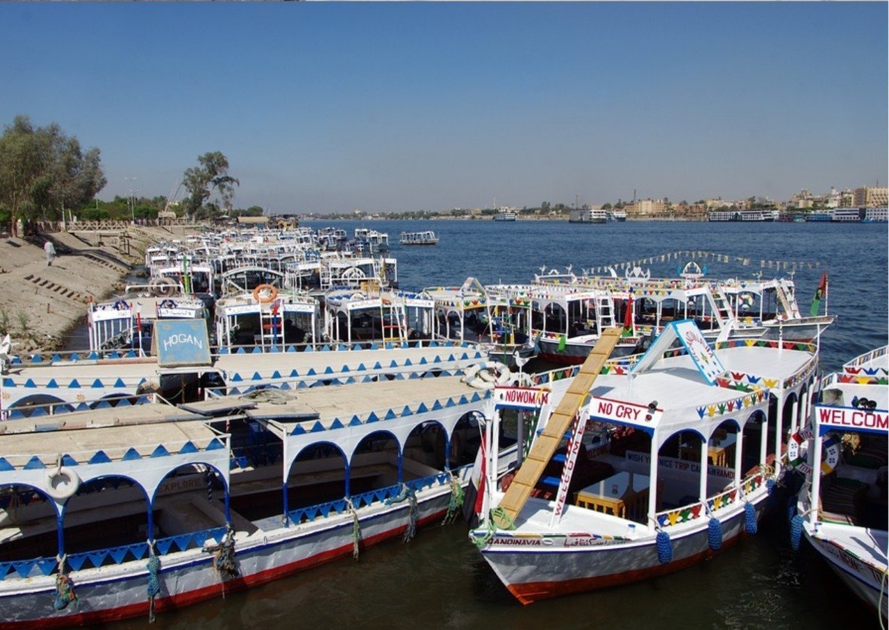 الأقصر بالطائرة من شرم الشيخ، برنامج ستاندرد مع زيارة وادي الملوك