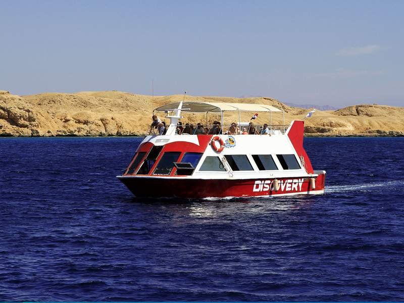 Barca con fondo trasparente