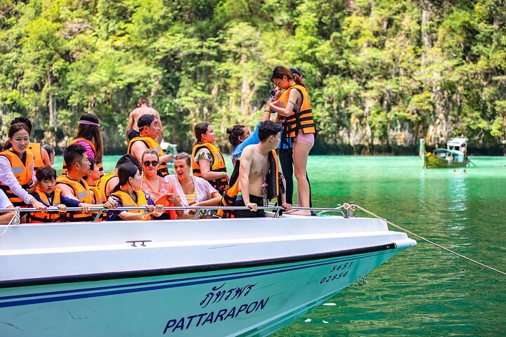 3 ОСТРОВА (Пхи-Пхи + Бамбуковый остров + Рангъяй) с рыбалкой на скоростном катере из Пхукета