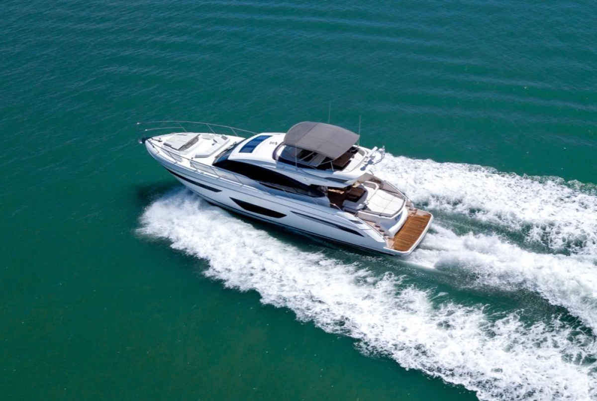 Моторная яхта Princess S65