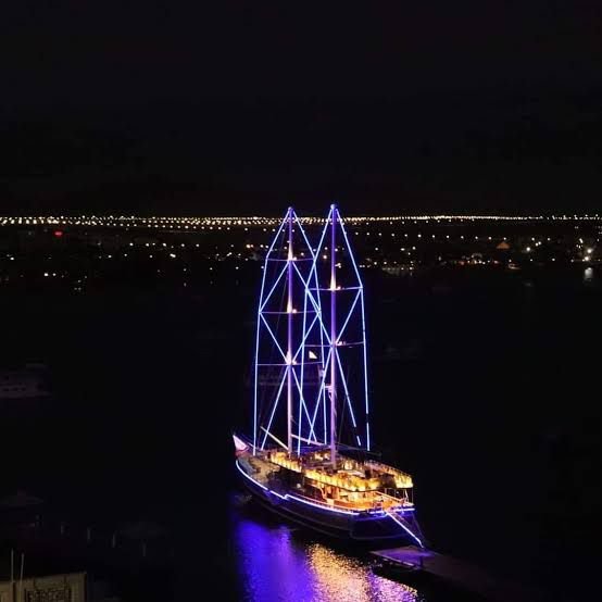 Вечерняя прогулка на яхте «Sina Dream»