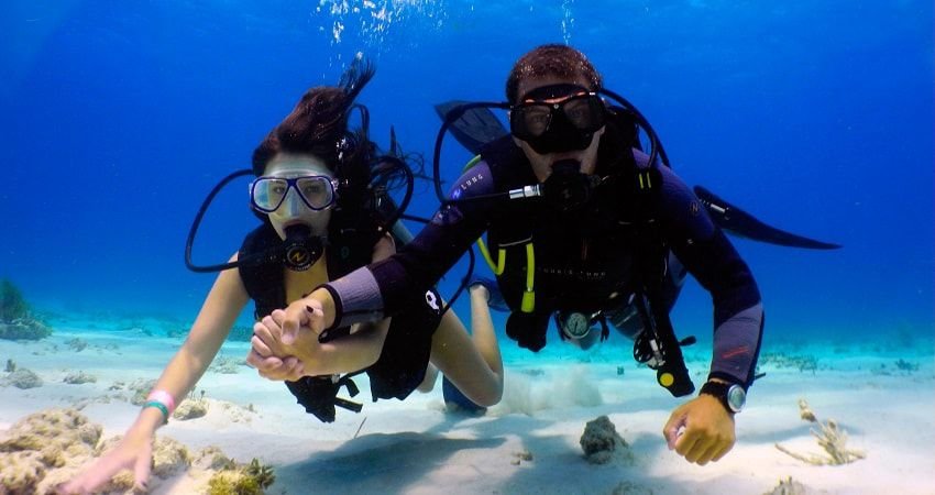 [Ras Mohammed] Yacht VIP a 4 ponti “Maldive Egiziane” «Engy Queen» con possibilità di diving