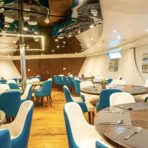 ميغا كروز مع عشاء على يخت فاخر