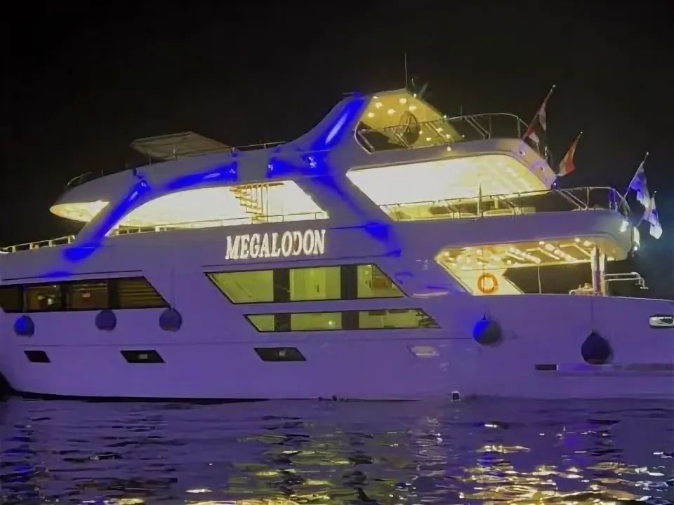 ميغا كروز مع عشاء على يخت فاخر