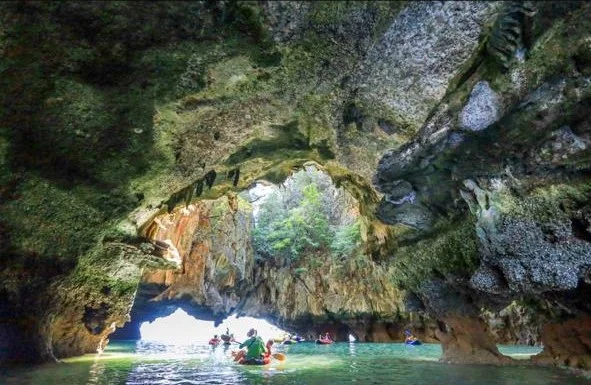 Isola di James Bond in barca grande