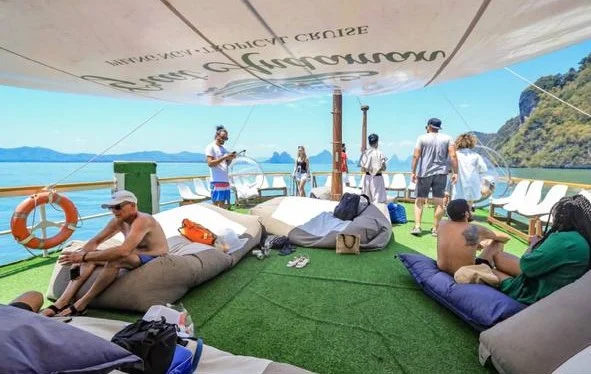 Isola di James Bond in barca grande