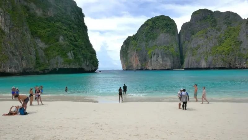 PHI PHI + MAITON + Isola Khai su catamarano a due ponti