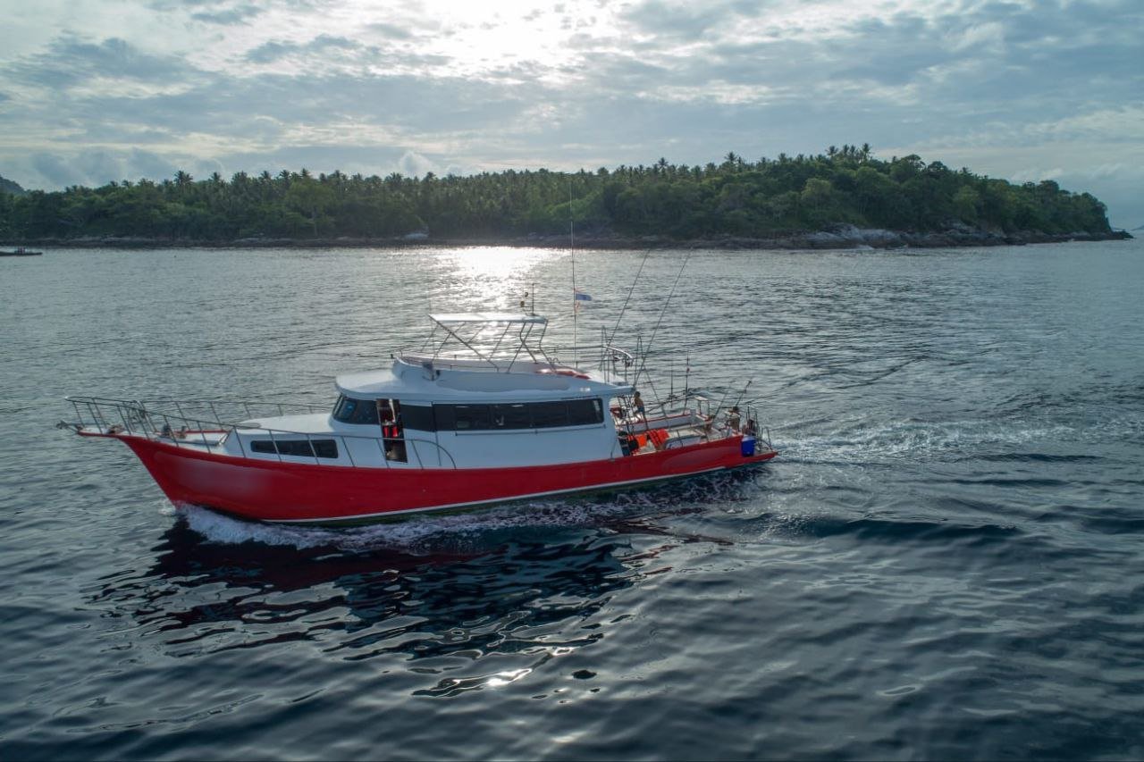 VIP Sea Fishing in Phuket at Sunrise with a Russian Guide