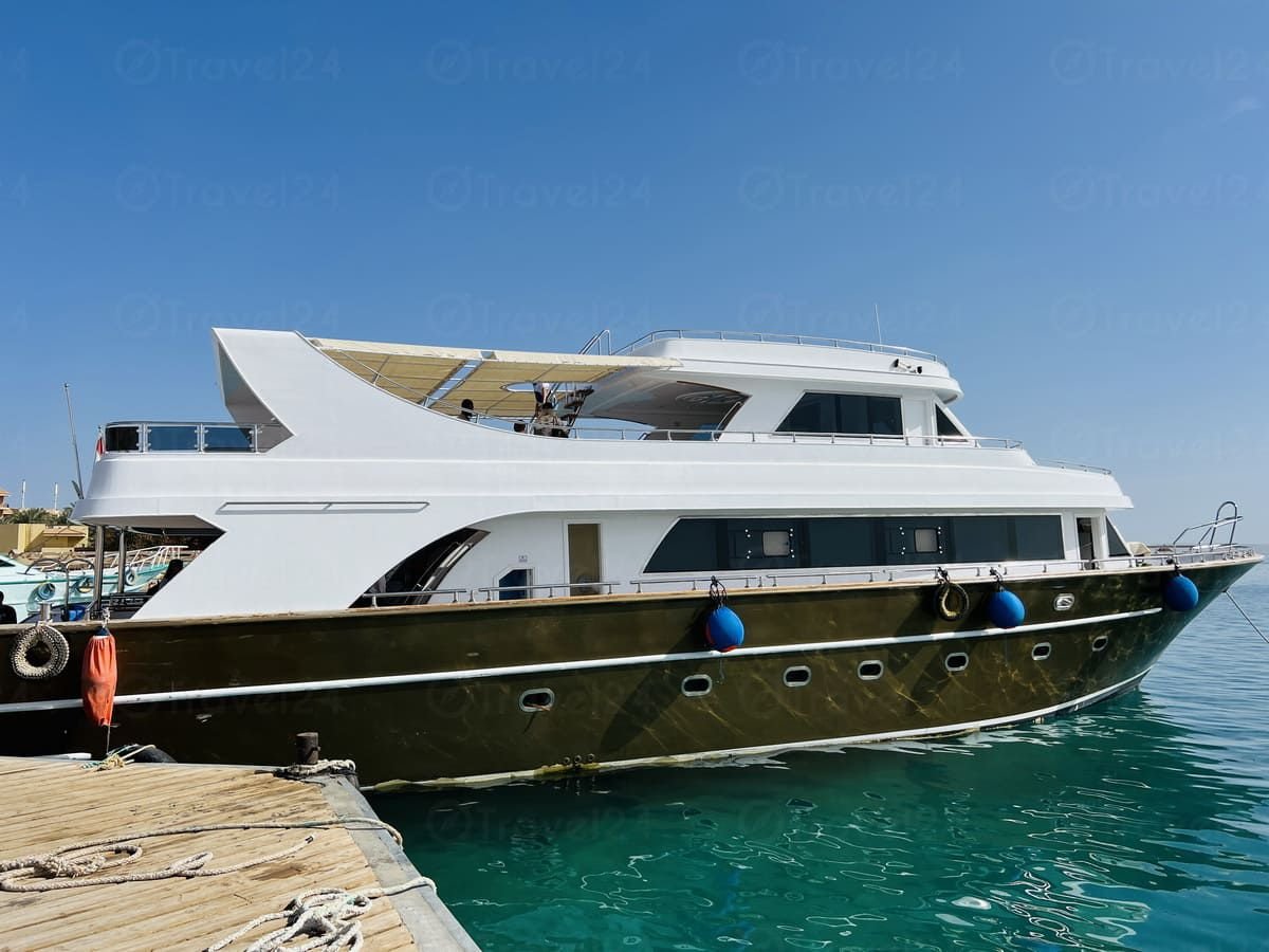 5-in-1 Sea Trip: Diving, Snorkeling, Massage, Lunch, Banana Ride in Hurghada