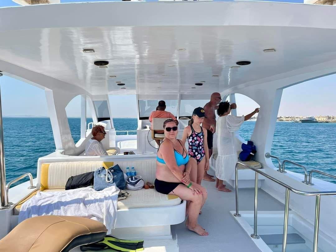 نزهة بحرية خاصة على يخت