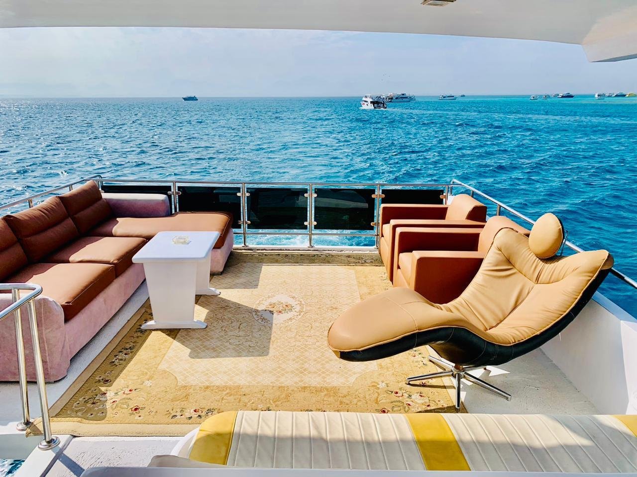 نزهة بحرية خاصة على يخت