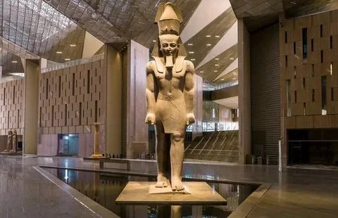 Il Cairo: nuovo museo e piramidi