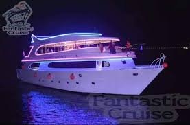 Cena Serale con Spettacolo su Yacht in Mare