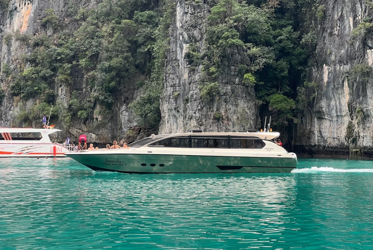 High-comfort speedboat SB9 and SB11 (private tour)