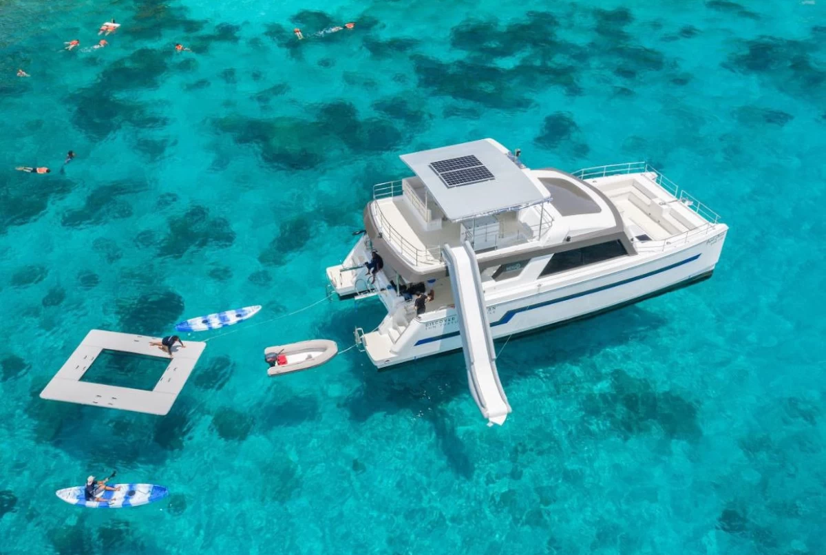 Catamarano a motore CM6 (escursione individuale)